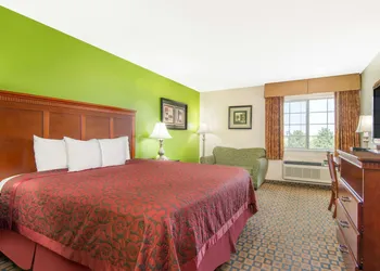 Days Inn & Suites by Wyndham Wichita hotel thumbnail 8