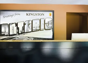 Super 8 by Wyndham Kingston hotel thumbnail 2