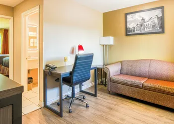 Super 8 by Wyndham Kingston hotel thumbnail 5
