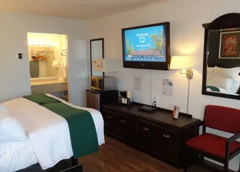 Baymont by Wyndham Petoskey hotel thumbnail 3