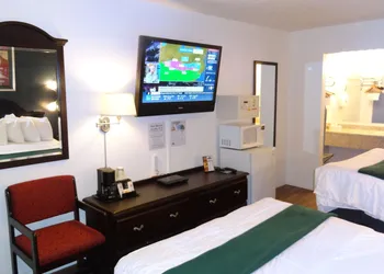 Baymont by Wyndham Petoskey hotel thumbnail 4