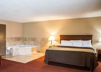 Quality Inn Springboro West hotel thumbnail 6
