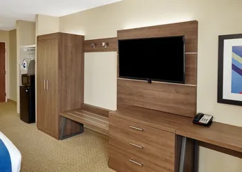 Holiday Inn Express Sheboygan-Kohler by IHG hotel thumbnail 3