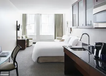 Club Quarters Hotel Wacker at Michigan, Chicago hotel thumbnail 6