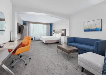 Holiday Inn Express Hotel & Suites DALLAS WEST by IHG hotel thumbnail 7