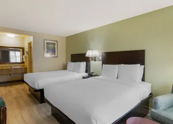 University Inn & Suites hotel thumbnail 3