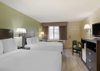 University Inn & Suites hotel thumbnail 4