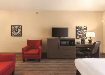 Country Inn & Suites by Radisson, Albert Lea - Austin hotel thumbnail 6