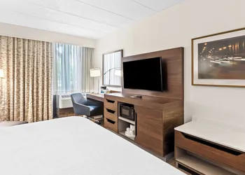 Hampton Inn Chicago/Naperville hotel thumbnail 8