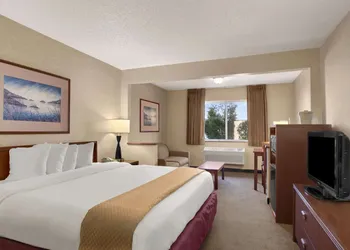Baymont by Wyndham Golden/Red Rocks hotel thumbnail 5