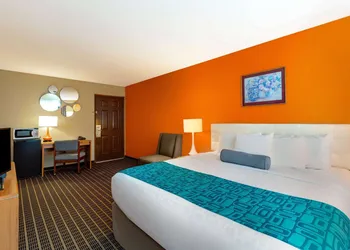 Howard Johnson by Wyndham Leavenworth hotel thumbnail 5