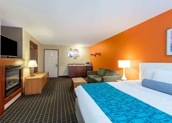 Howard Johnson by Wyndham Leavenworth hotel thumbnail 6