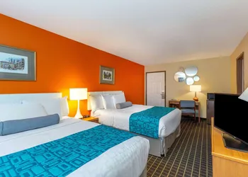 Howard Johnson by Wyndham Leavenworth hotel thumbnail 7