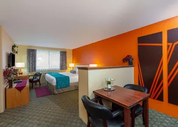 Howard Johnson by Wyndham Leavenworth hotel thumbnail 8