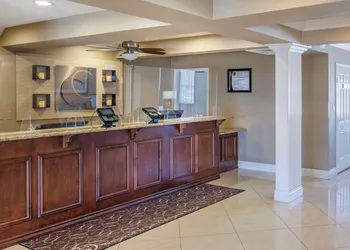 Comfort Suites San Clemente Beach hotel thumbnail 2