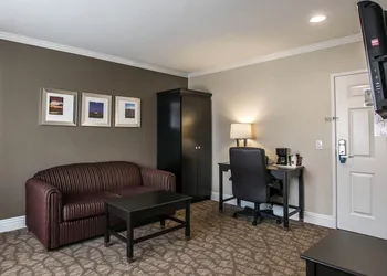Comfort Suites San Clemente Beach hotel thumbnail 5