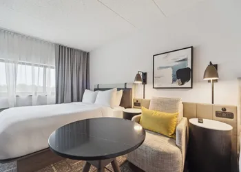 Crowne Plaza Lansing by IHG hotel thumbnail 7