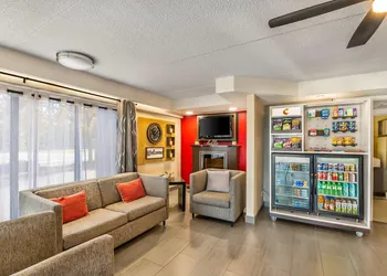 Comfort Inn Hamilton - Stoney Creek hotel thumbnail 2