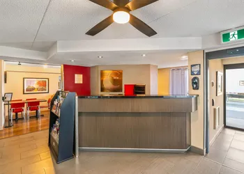 Comfort Inn Hamilton - Stoney Creek hotel thumbnail 3