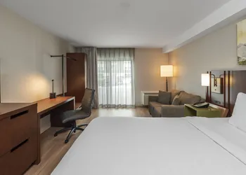 Comfort Inn Hamilton - Stoney Creek hotel thumbnail 6