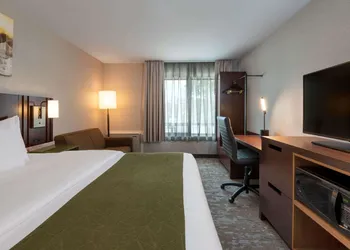 Comfort Inn Hamilton - Stoney Creek hotel thumbnail 8