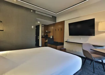 Hotel Bonaventure Montreal hotel thumbnail 7