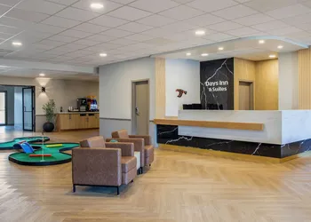 Days Inn & Suites by Wyndham West Edmonton hotel thumbnail 3