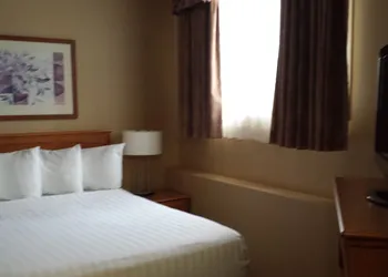 Days Inn & Suites by Wyndham West Edmonton hotel thumbnail 5