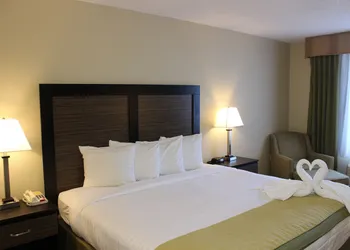 Baymont by Wyndham Fort Myers Airport hotel thumbnail 4