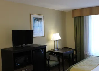 Baymont by Wyndham Fort Myers Airport hotel thumbnail 7