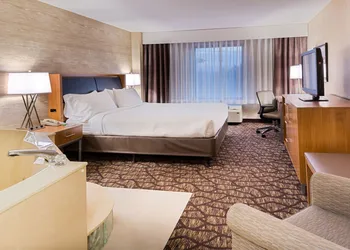 Holiday Inn Hotel & Suites Warren by IHG hotel thumbnail 3