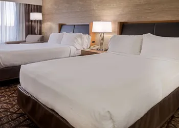 Holiday Inn Hotel & Suites Warren by IHG hotel thumbnail 6