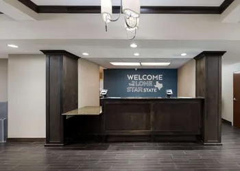 Hampton Inn Marshall hotel thumbnail 4