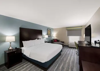 Hampton Inn Marshall hotel thumbnail 7
