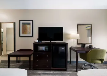 Hampton Inn Marshall hotel thumbnail 6