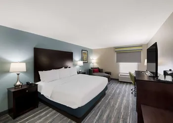 Hampton Inn Marshall hotel thumbnail 7