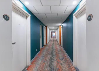 Comfort Suites London hotel thumbnail 2