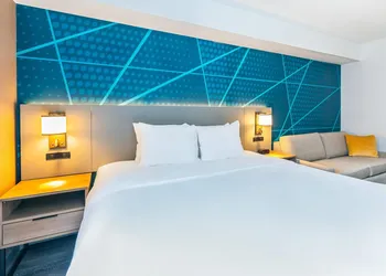 Comfort Suites London hotel thumbnail 3