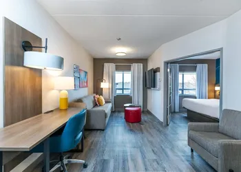 Comfort Suites London hotel thumbnail 7