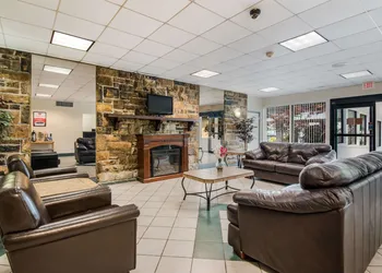 Econo Lodge Inn & Suites Chambersburg Central hotel thumbnail 3