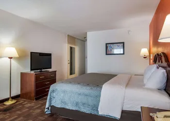 Econo Lodge Inn & Suites Chambersburg Central hotel thumbnail 5
