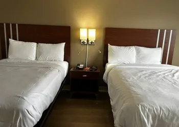Econo Lodge Inn & Suites Chambersburg Central hotel thumbnail 6