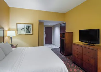 Larkspur Landing Select Carlisle hotel thumbnail 3