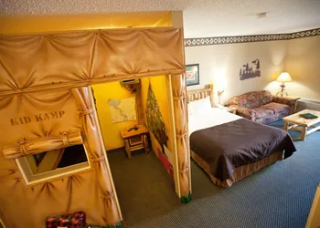 Great Wolf Lodge Traverse City hotel thumbnail 5