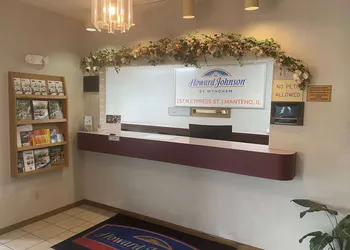 Howard Johnson by Wyndham Manteno hotel thumbnail 2