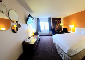 Howard Johnson by Wyndham Manteno hotel thumbnail 3