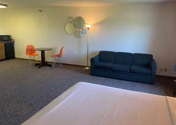 Howard Johnson by Wyndham Manteno hotel thumbnail 8