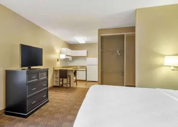 Studio 6 Extended Stay Chicago Vernon Hills Lincolnshire IL hotel thumbnail 2