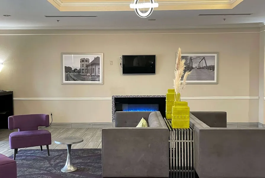La Quinta Inn & Suites by Wyndham Waxahachie hotel detail image 2