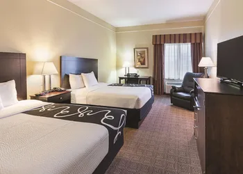La Quinta Inn & Suites by Wyndham Waxahachie hotel thumbnail 6